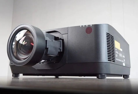 Flyin EL-G36KU 4K 7D Hologrammlaserprojektor mit 3LCD 30K ANSI Lumens für Outdoor-Gebäude