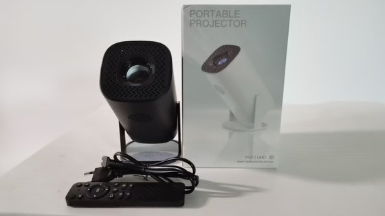 Portable FLYIN P30 4K 1080P Projektoren für Heimkino und Kino in Schwarz-Weiß