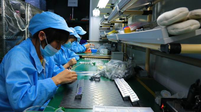 Flyin 2025 Professioneller 3LCD 4K Laserprojektor 7200 Ansi Lumens Ultra Hd 3840x2160 Hohe Helligkeit F&uuml;r die Unternehmensbildung Gro&szlig;e Veranstaltungsorte Banketts&auml;le B&uuml;hnen 15